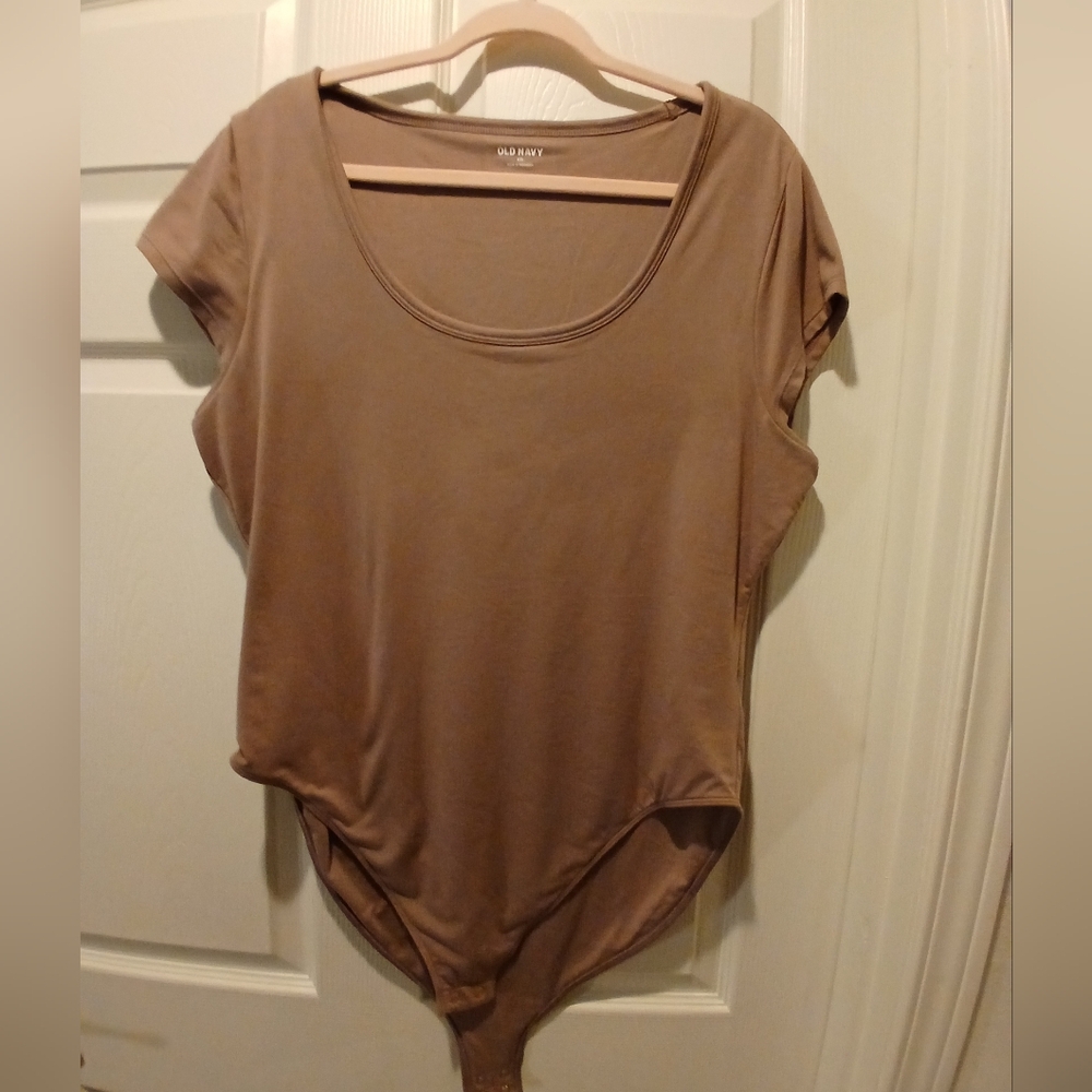 Old Navy Women's Taupe Short Sleeve Scoop Neck Bodysuit